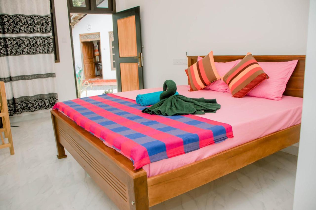 Navodya Guest Mirissa Hotel Exterior photo