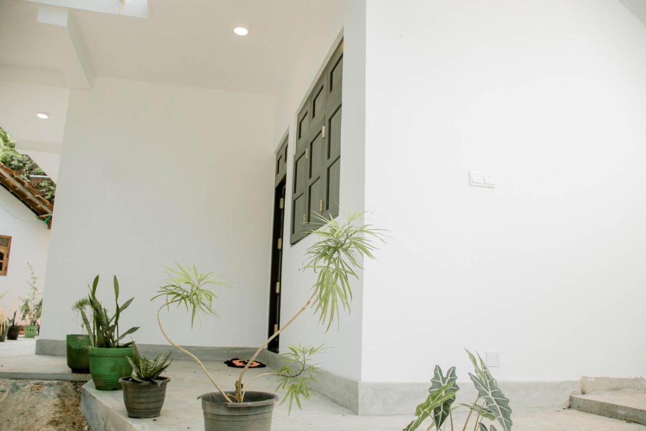 Navodya Guest Mirissa Hotel Exterior photo