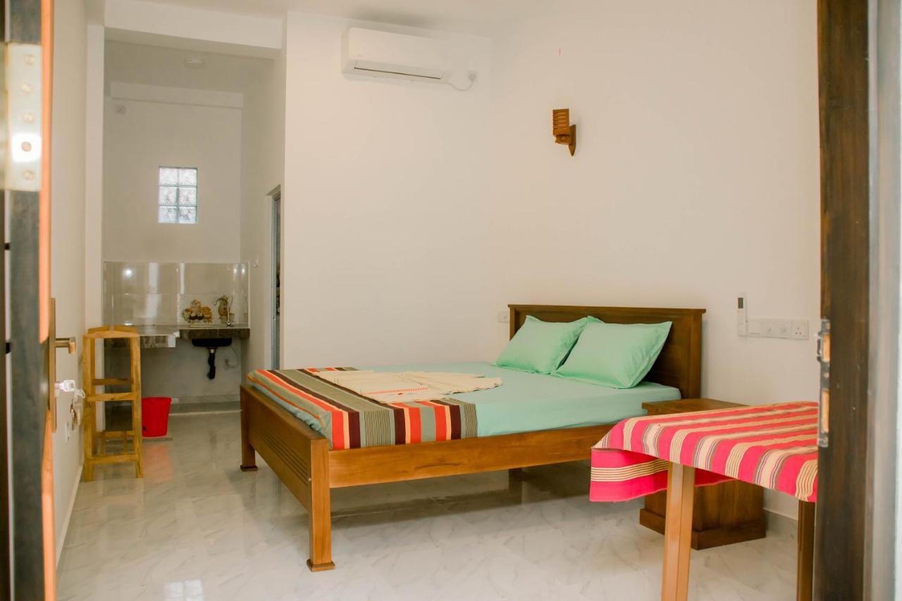Navodya Guest Mirissa Hotel Exterior photo