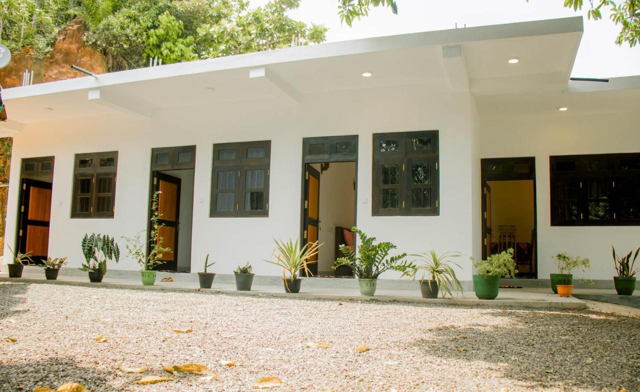 Navodya Guest Mirissa Hotel Exterior photo