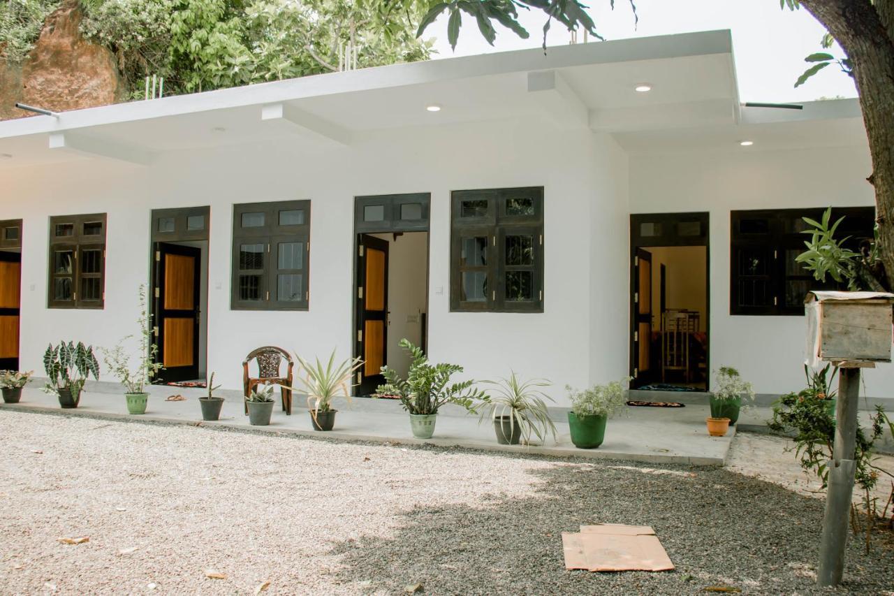Navodya Guest Mirissa Hotel Exterior photo