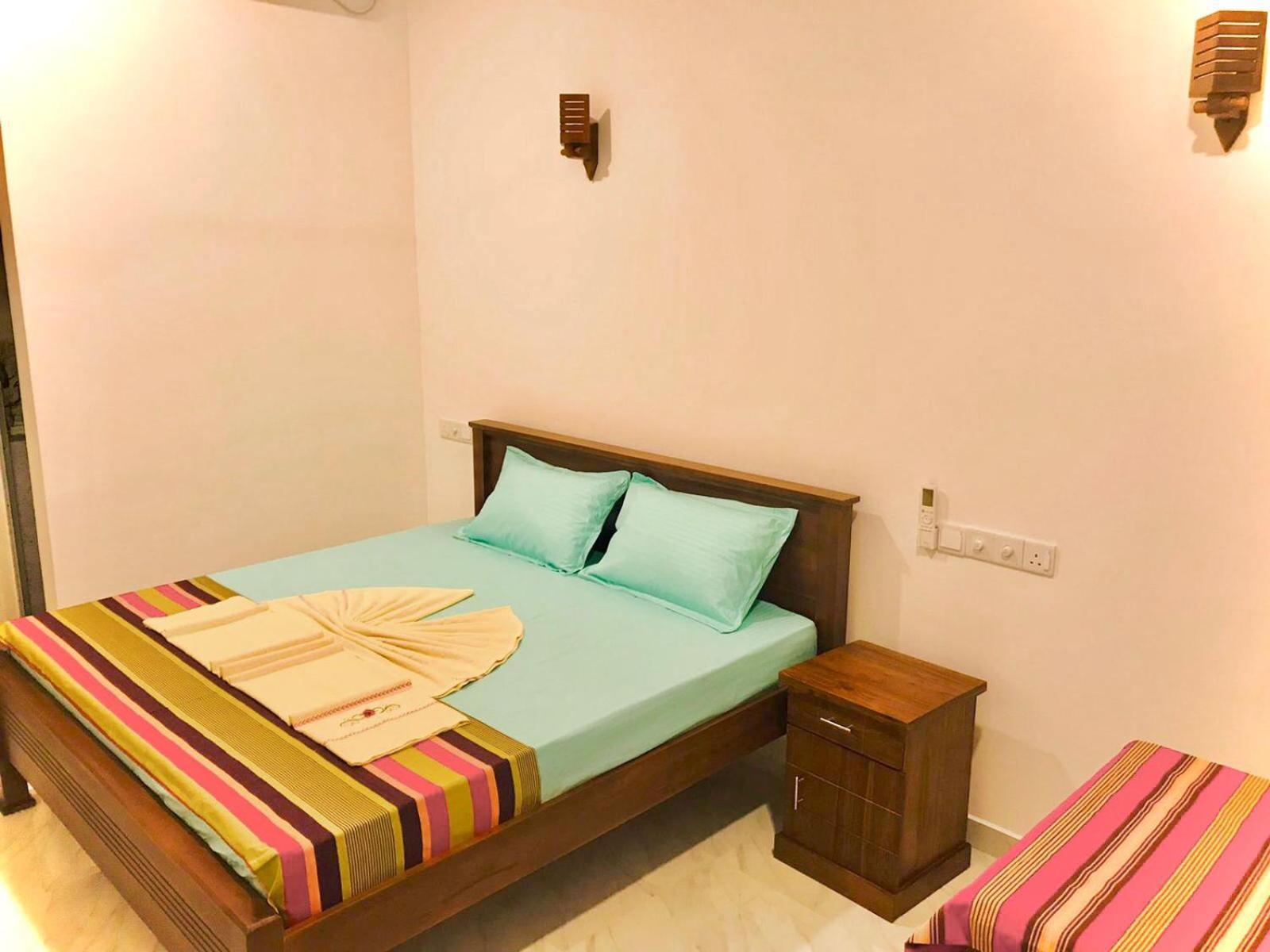 Navodya Guest Mirissa Hotel Room photo