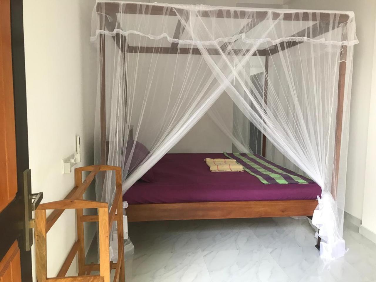 Navodya Guest Mirissa Hotel Room photo